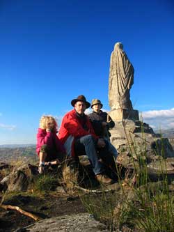 Een wandeling naar het Statue de Vierge Maria op de berg tegenover ons huis